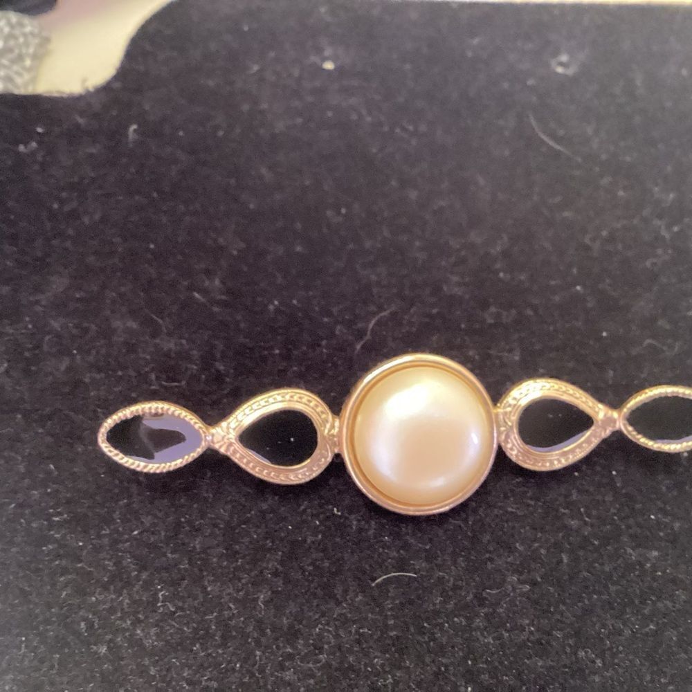 Goldtone Pin with Faux White Mabe Pearl and  Black Enamel - Picture 4 of 6